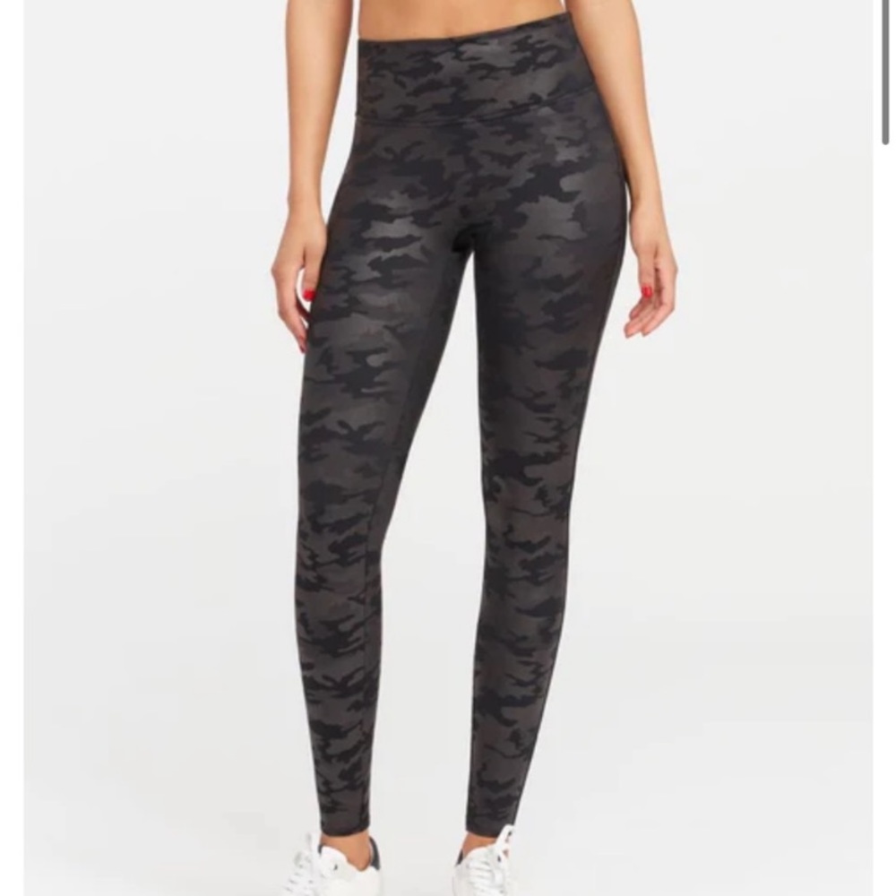 SPANX Black Camo Shiny Full Length Leggings M